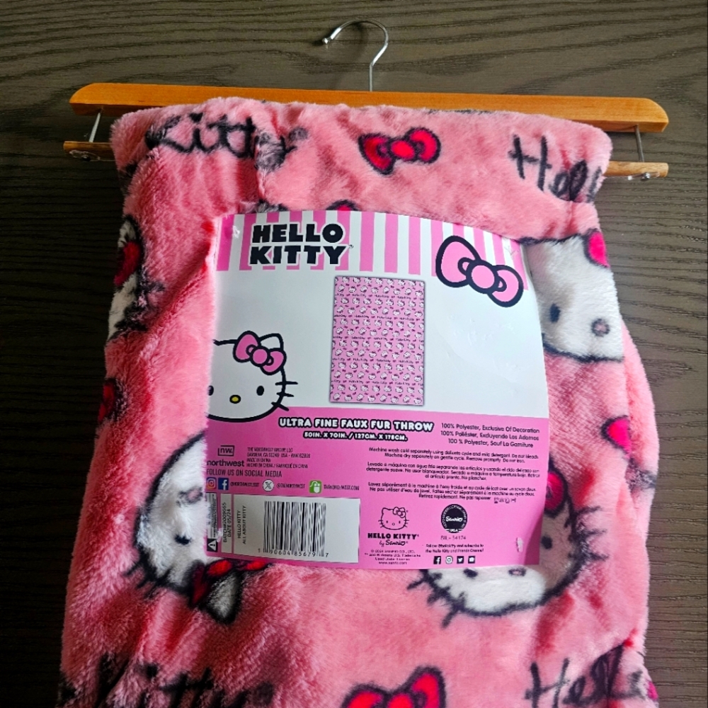 Hello Kitty Ultra Fine Faux Fur Throw